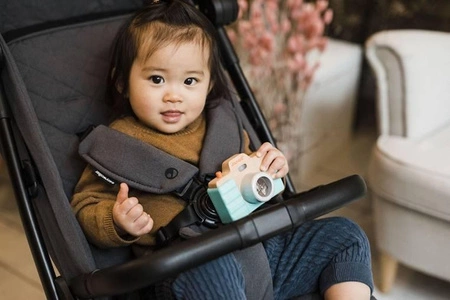 Drewniany aparat fotograficzny z dźwiękiem i lampą błyskową 18 m+, Janod