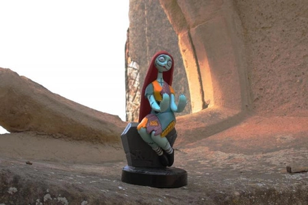 Miasteczko Halloween - Sally stojak (20 cm)