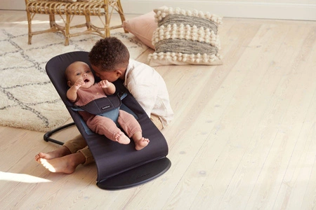 BABYBJORN - leżaczek BALANCE SOFT - Czarny / Ciemnoszary + Zabawka