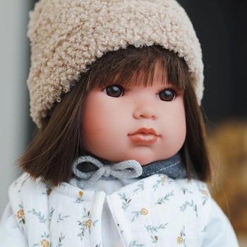 Lalka Bella w futrzanej czapce Antonio Juan 28329