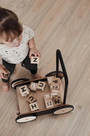 ooh noo Pchacz/chodzik dla dziecka czarny