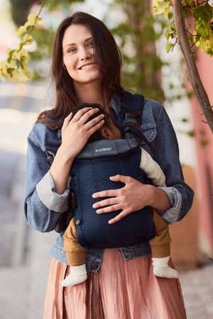BABYBJORN - nosidełko Harmony 3D Mesh, Granatowy + śliniaczek do nosidełka Harmony