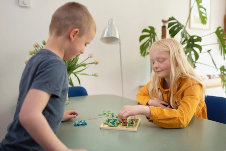 BS Toys, drewniana gra strategiczna Połącz kropki - Zasadź drzewo