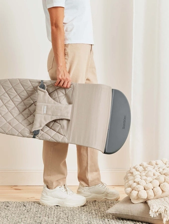 BABYBJORN - leżaczek BLISS Woven, Piaskowoszary + Zabawka Googly Eyes Pastels