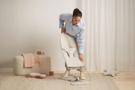 BABYBJORN - leżaczek BALANCE SOFT WOVEN/JERSEY Tri Fabric, Jasny Beż + zabawka do leżaczka - Googly Eyes