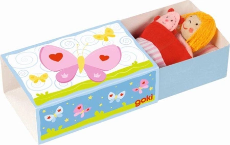 Kieszonkowa laleczka w pudełku łóżeczku z misiem Motylek 51536-goki