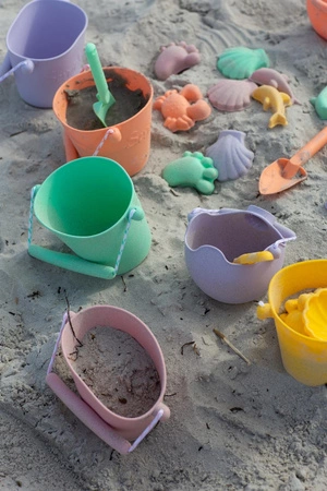 Składane wiaderko do wody i piasku Scrunch Bucket - Wiśniowy