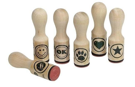 Drewniane stemple, łapa, gwiazda, usta, serce, ok, uśmiech
