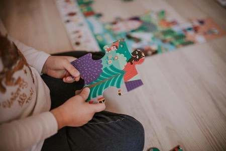 Puzzle obserwacyjne w walizce Baśnie 24 elementy 3+ Made in France, Janod