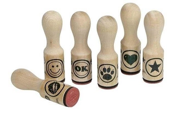 Drewniane stemple, łapa, gwiazda, usta, serce, ok, uśmiech