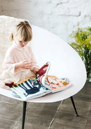 LILLIPUTIENS Miękka książeczka aktywizująca z mini - przytulankami „Baby boom” Farma 18 m+