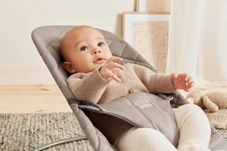 BABYBJORN - leżaczek BLISS - Piaskowy szary + zabawka do leżaczka BALANCE Googly Eyes