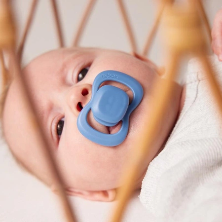 Smoczek dla noworodka i niemowlaka 2 szt.– symetryczny smoczek silikonowy 0 – 6 mies., niebieski/błekitny, b.box