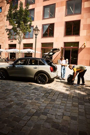 MINI by Easywalker Buggy TURN Kompaktowy wózek spacerowy z obrotowym siedziskiem 360° Soho Grey (z osłoną przeciwdeszczową w zestawie)