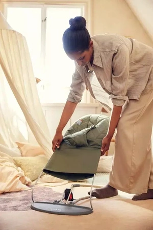 BABYBJORN - leżaczek BLISS Woven, Petal Quilt, Ciemny Zielony