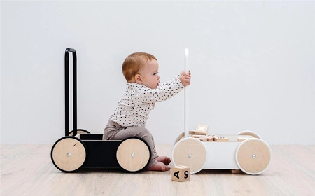 ooh noo Pchacz/chodzik dla dziecka czarny