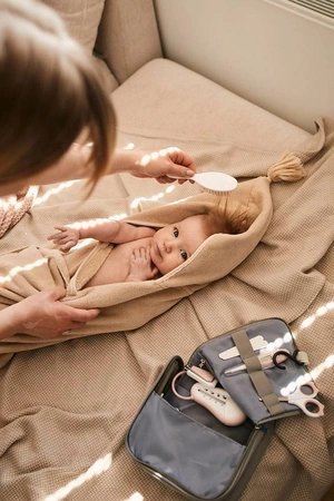 Beaba Kosmetyczka z 9 akcesoriami do pielęgnacji niemowląt old pink