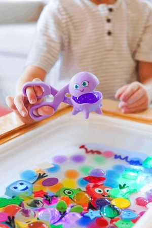 Glo Pals, Zestaw zabawek Glo Pals 5w1 rozwijających motorykę małą