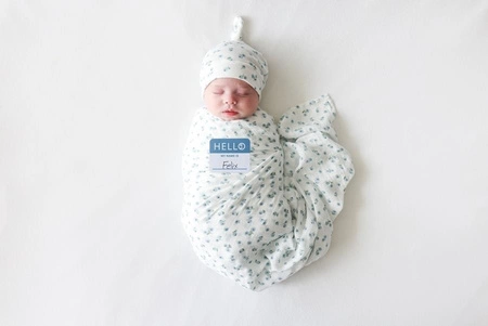 Lulujo Zestaw Prezentowy Kocyk + Czapka Blueberries