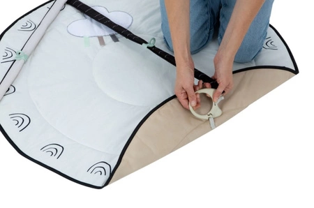 Gimnastyka/mata edukacyjna z pałąkami Decor czarno-biała