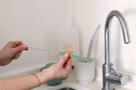 Beaba Silikonowy kubek ze słomką 170 ml Sage green