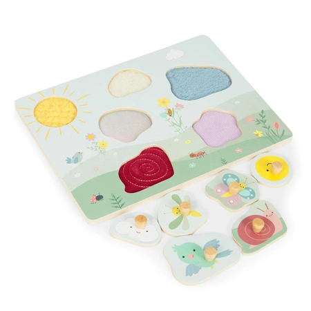 Drewniana tablica sensoryczna z różnymi rodzajami materiału