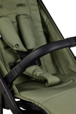 Easywalker Miley² Kompaktowy wózek spacerowy z torbą transportową Sage Green