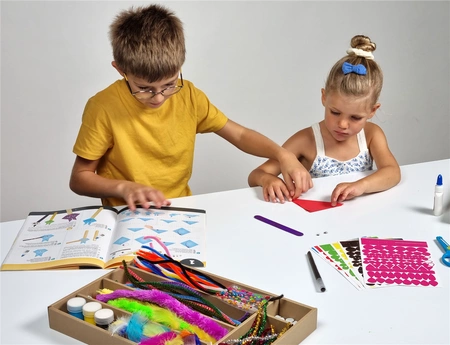 Kreatywne pudełko - 20 aktywności FK003