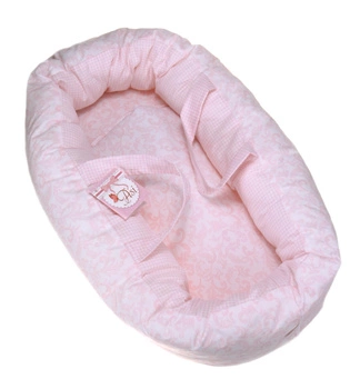 Mały różowy kokon dla lalki Asi 3998013