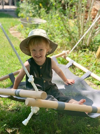 Huśtawka Bocianie gniazdko w drewnianej ramie 11907- Small Foot, zabawy w plenerze