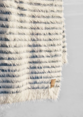 Elodie Details - Kocyk Furry Knit - Berry Blue