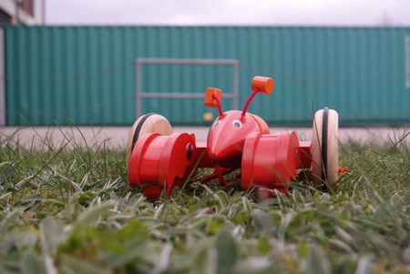 Drewniana zabawka na sznurku Rak Rudolf 54904-Goki, zabawki do ciągnięcia