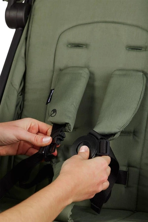 Easywalker Miley² Kompaktowy wózek spacerowy z torbą transportową Sage Green