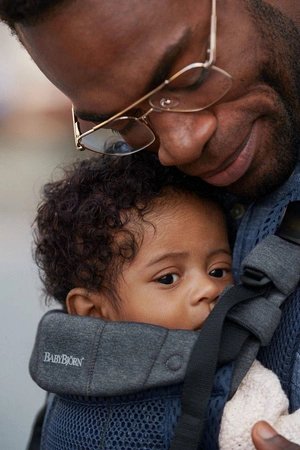 BABYBJORN - nosidełko Harmony 3D Mesh, Granatowy + śliniaczek do nosidełka Harmony