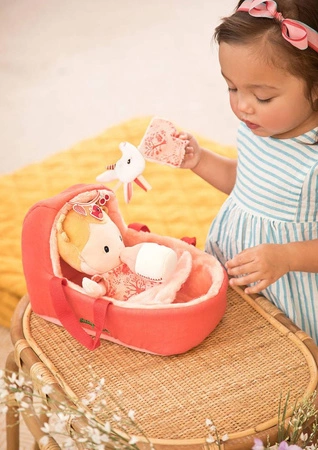 LILLIPUTIENS Lalka dzidziuś w gondoli z komforterem i butelką mleka Lena 12 m+