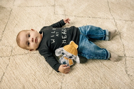 Zawieszka/grzechotka Tiny Smarts - Królik - Tiny Rockers od Tiny Love