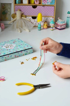 Zestaw kreatywny do tworzenia biżuterii Bransoletki Boho 8+, Janod KOLEKCJA 2022