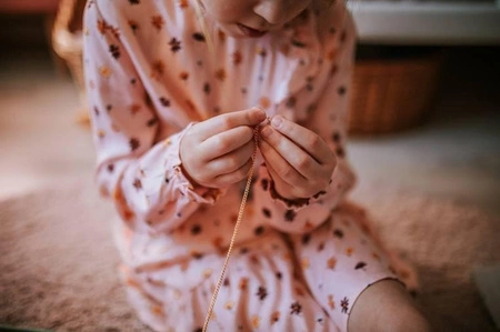 Zestaw kreatywny do tworzenia biżuterii z kamieniami przynoszącymi szczęście 8+, Janod