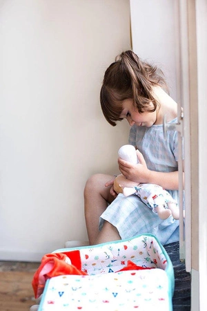 LILLIPUTIENS Lalka z zestawem podróżniczym z walizeczką i akcesoriami Alex 12 m+