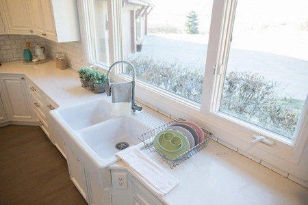 EZPZ Silikonowy talerzyk z podkładką mały 2w1 Mini Mat pastelowy róż