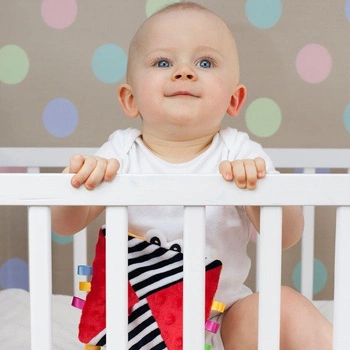 Przytulanka czerwona z metkami Szeleścik