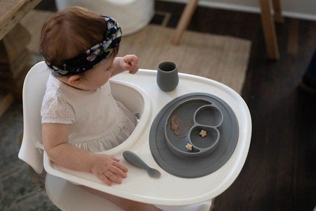 EZPZ Silikonowy kubeczek Tiny Cup 60 ml szary