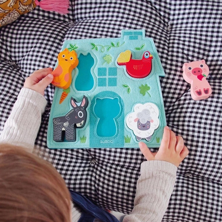 Filcowy domek z drewnianymi puzzlami MOUKI DJ01072