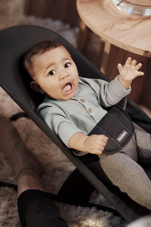 BABYBJORN - leżaczek BALANCE SOFT COTTON - Czarny / Ciemny Szary