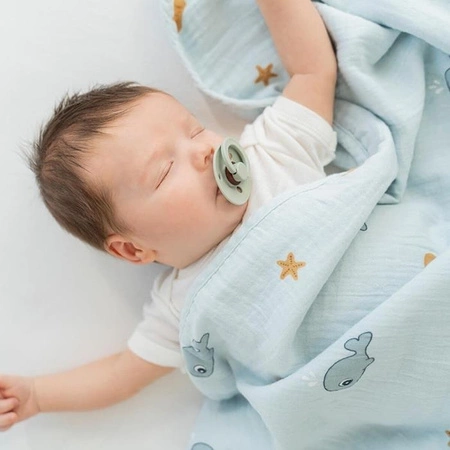 Done By Deer Kocyk Muślinowy Wally Blue GOTS