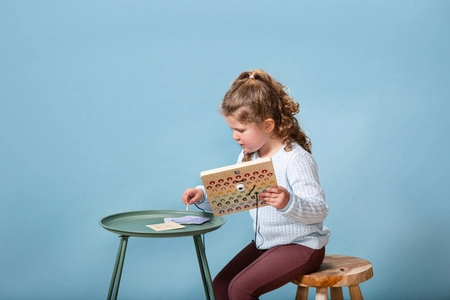 BS Toys, drewniana tablica do kodowania Przeplatanka z kartami pracy