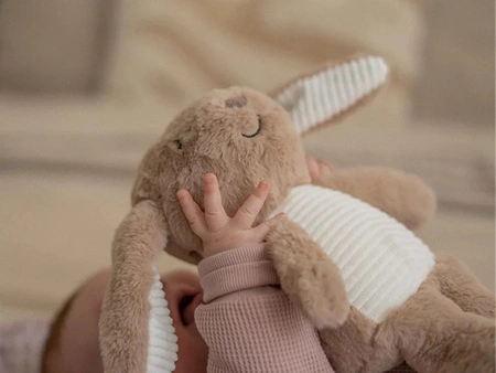 Uspokajający króliczek Milo Brązowy 0m+ FLOW AMSTERDAM