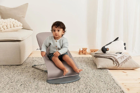 BABYBJORN - leżaczek BLISS - Piaskowy szary + zabawka do leżaczka BALANCE Googly Eyes