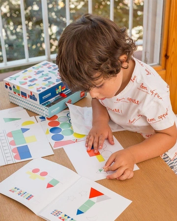 Zestaw z naklejkami geometrycznymi Apli Kids - Pojazdy