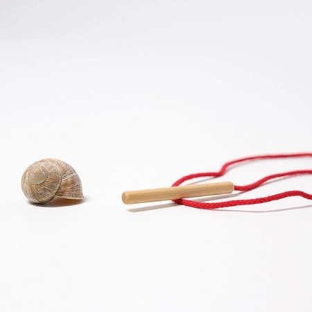 Drewniana Igła ze sznurkiem, Grimm's